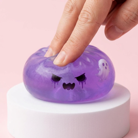 Squishy Dumpling Fantôme Boo pressé dans la main, matière squishy