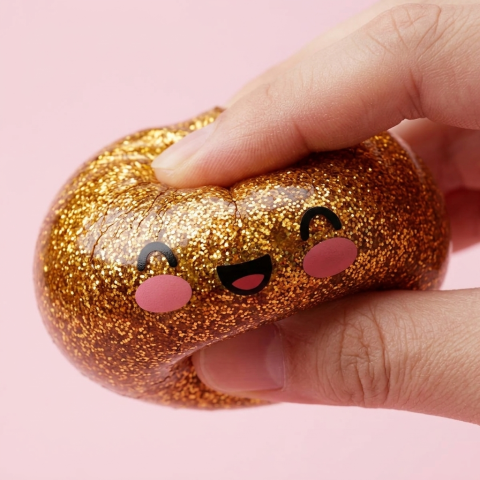 Dumpling Squishy Glitter Or Unique Trésor — effet slow-rise, la mousse regonfle