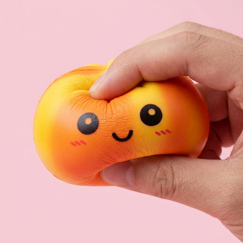 Squishy Dumpling Tie Dye Orange — effet slow-rise, la mousse regonfle
