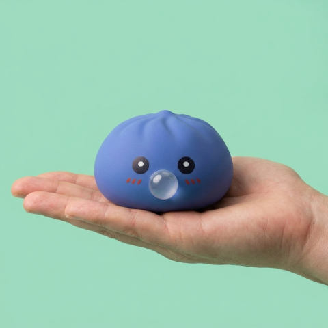 Dumpling Squishy Violet Gonflable Doux tenu en main, taille réelle