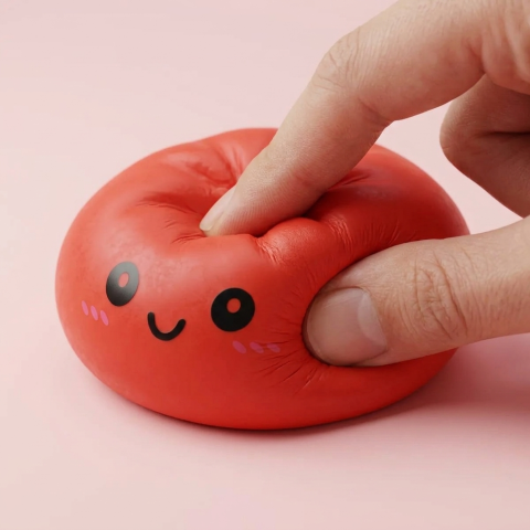 Dumpling Squishy Rouge Cerise — effet slow-rise, la mousse regonfle