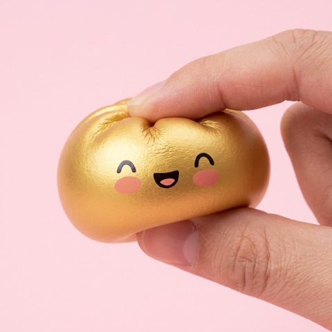 Dumpling Squishy Doré Lucky pressé dans la main, matière squishy