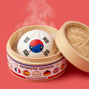 Squishy Dumpling Corée du Sud dans sa boîte panier vapeur bambou