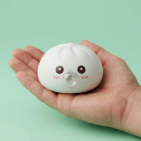Giant Dumpling Squishy Blanc Nuage tenu en main, taille réelle
