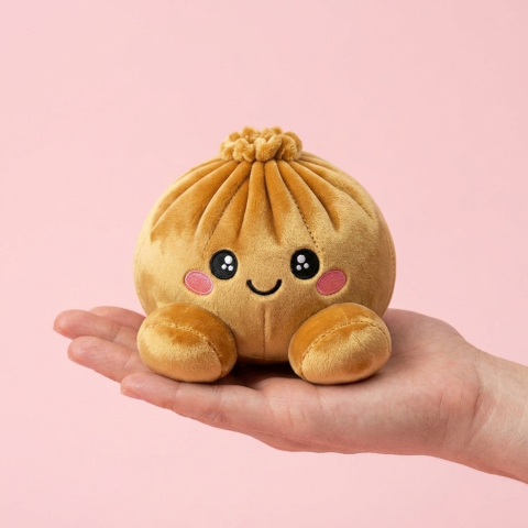 Squishy Dumpling Doré Royal tenu en main, taille réelle