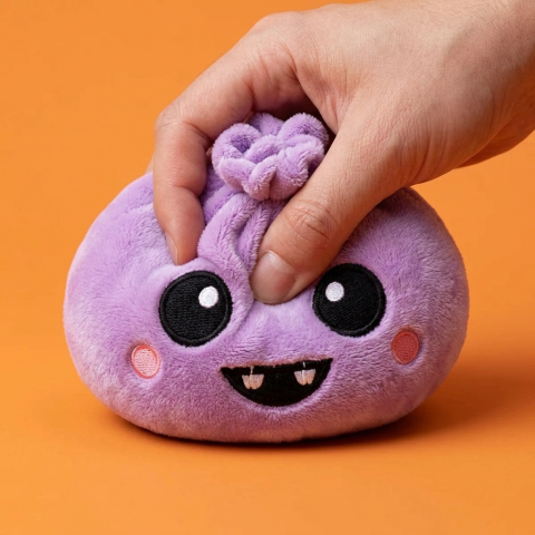 Squishy Dumpling Velours Vampire Halloween — effet slow-rise, la mousse regonfle